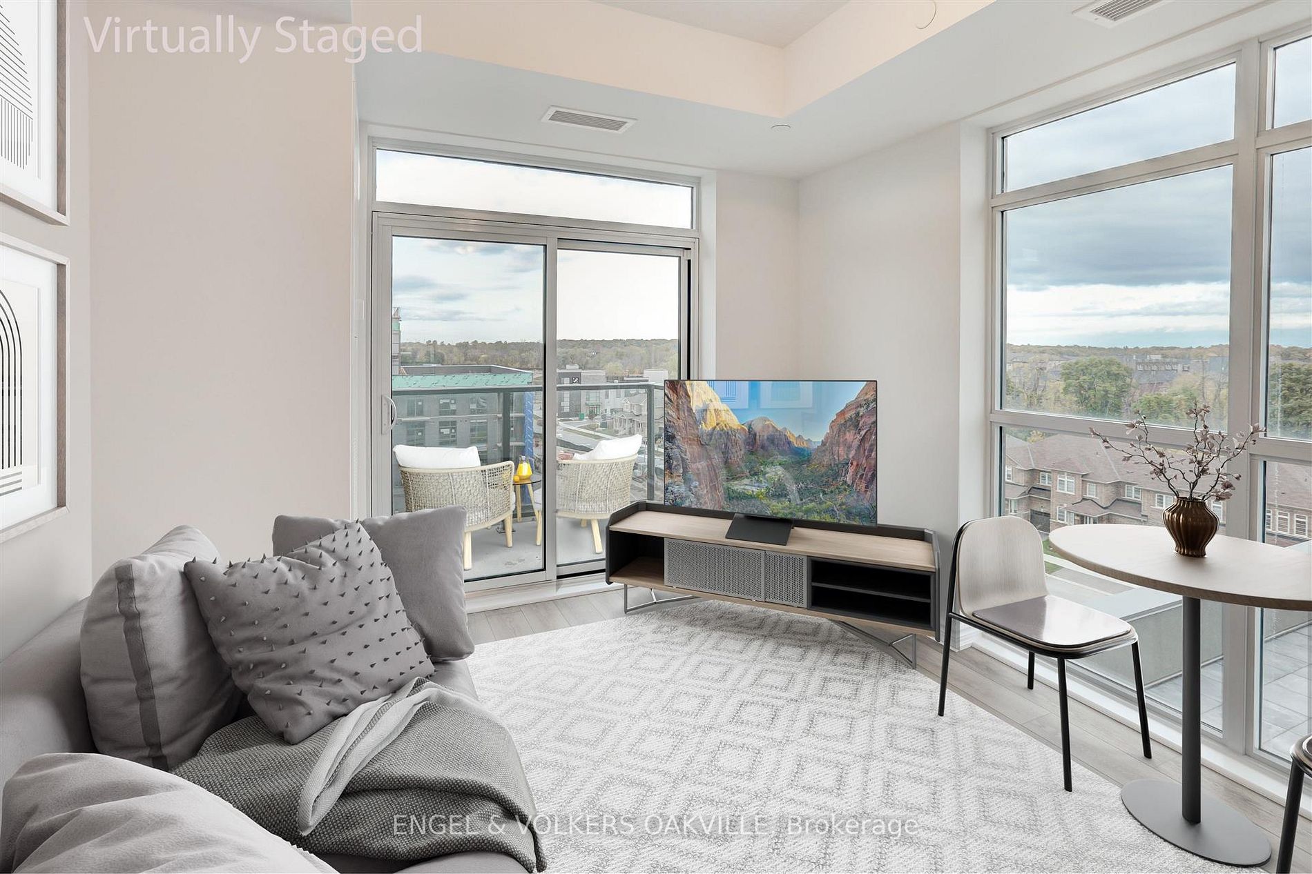 460 Dundas St E, #611