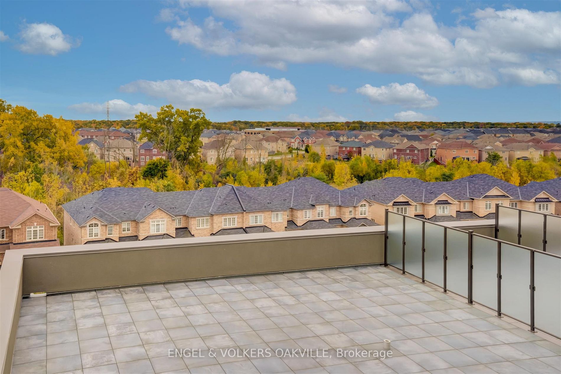 460 Dundas St E, #611
