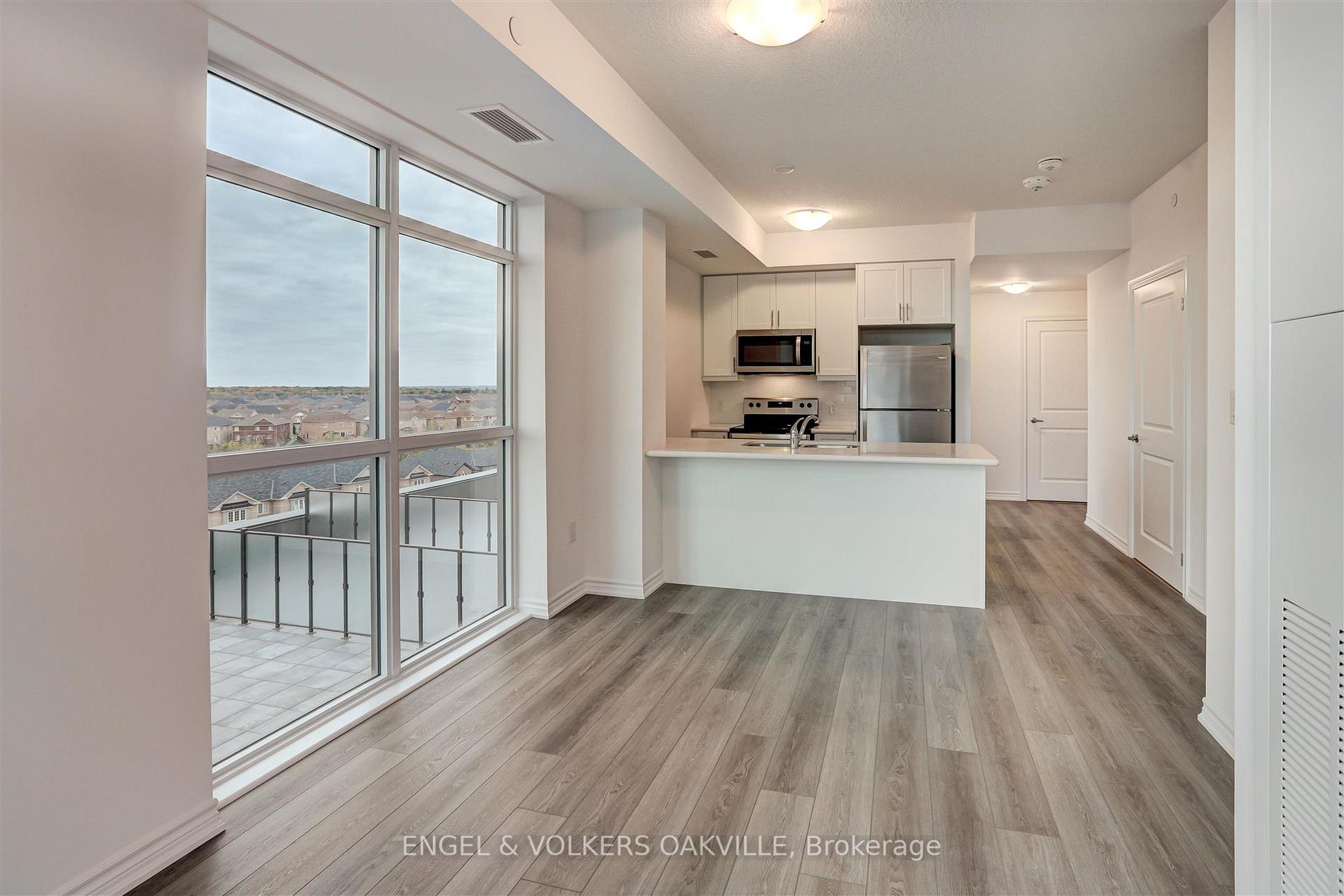 460 Dundas St E, #611