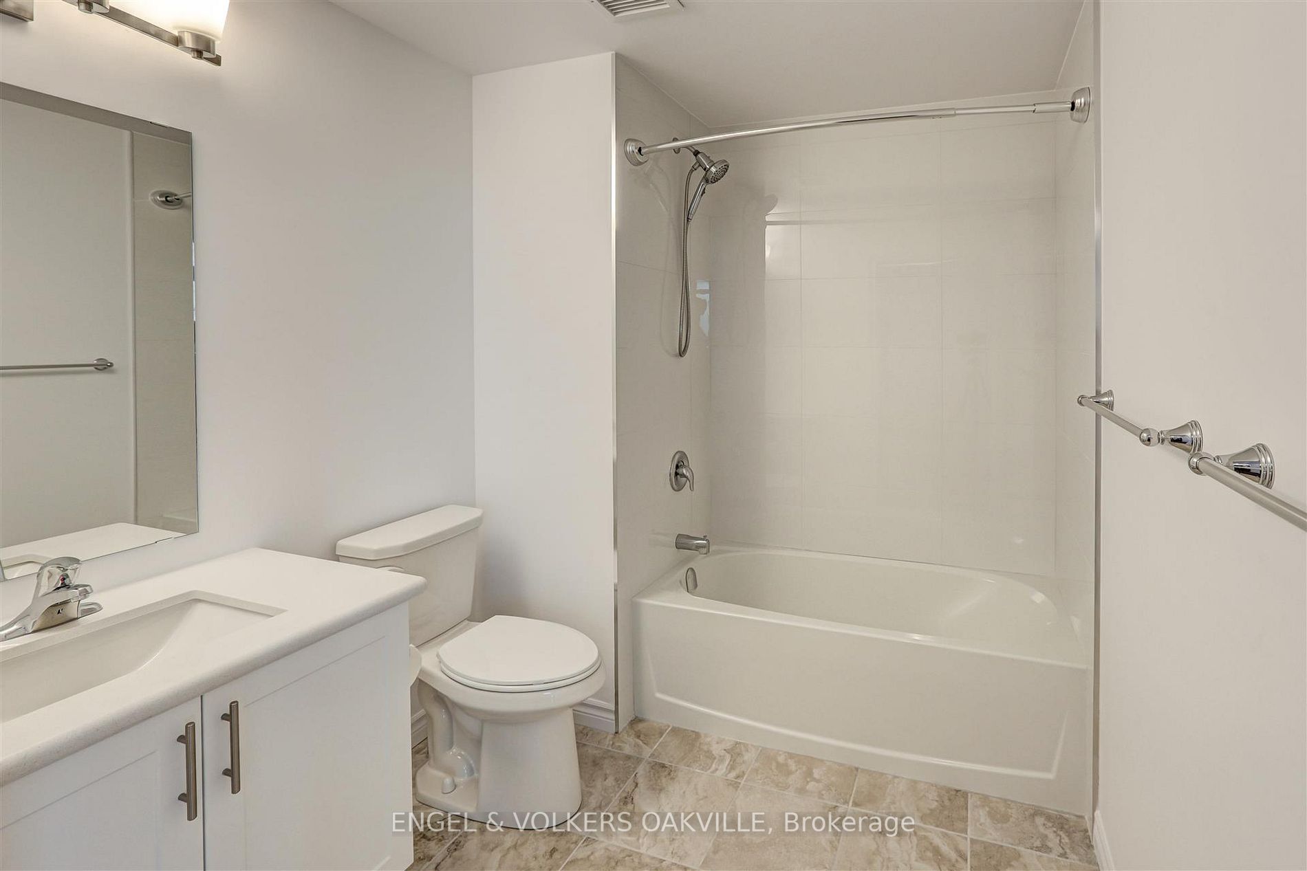 460 Dundas St E, #611