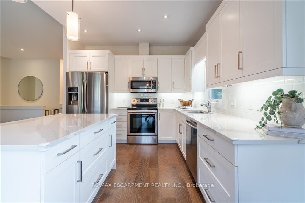 2 PROSPECT Lane #33