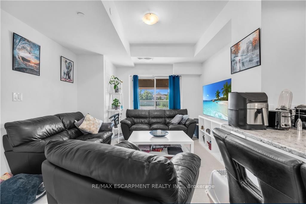 450 Dundas St E, #202