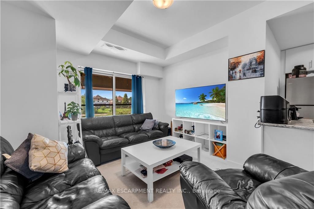 450 Dundas St E, #202
