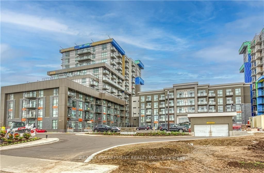 450 Dundas St E, #202