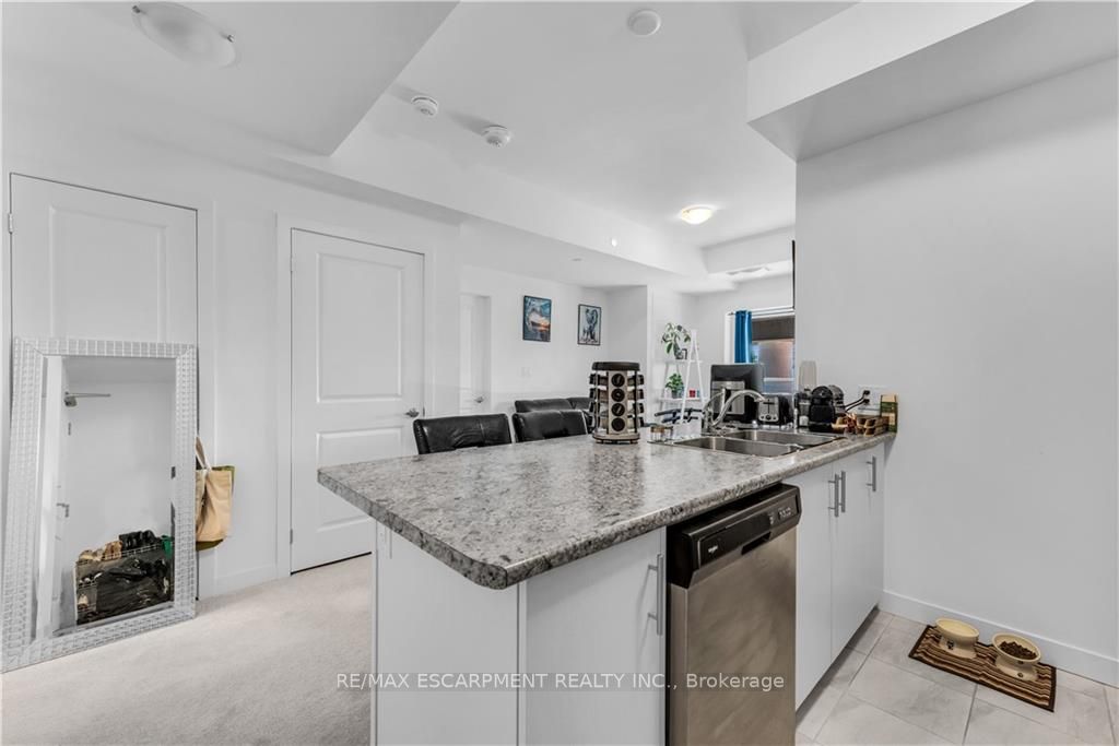 450 Dundas St E, #202