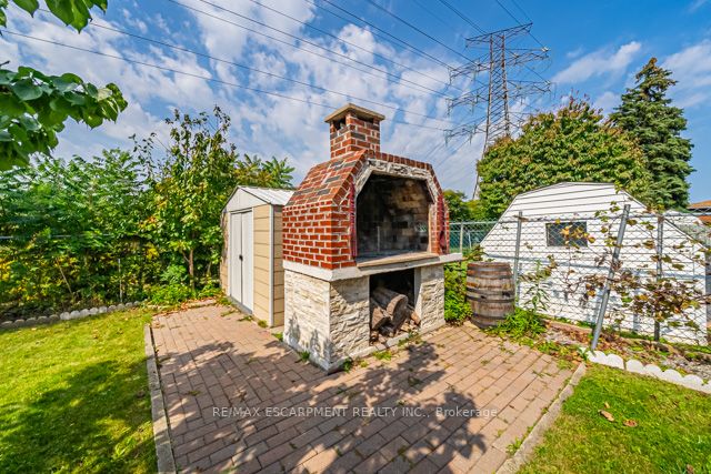 64 Forest Hill Cres