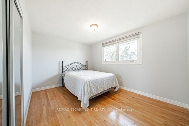64 Forest Hill Cres