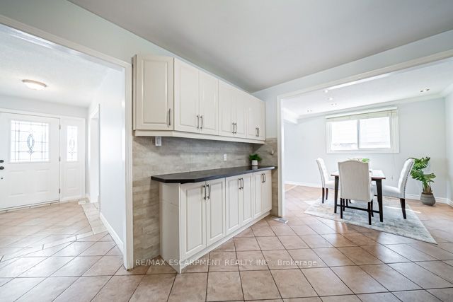 64 Forest Hill Cres