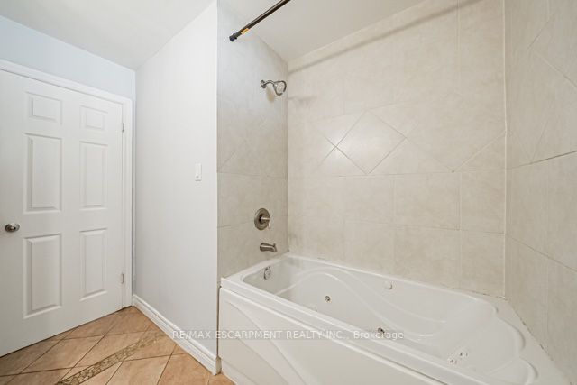 64 Forest Hill Cres