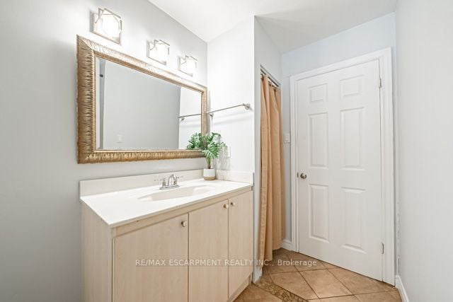64 Forest Hill Cres