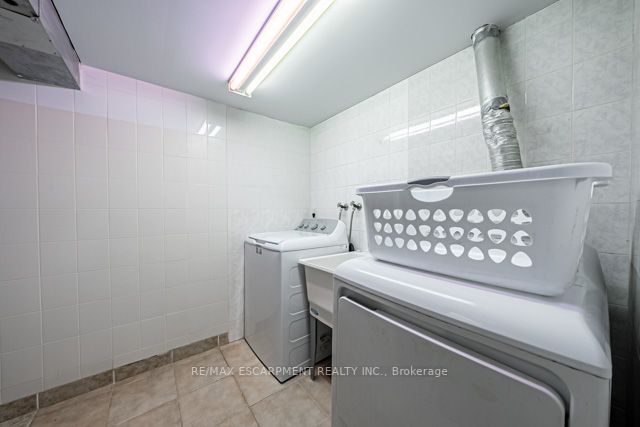 64 Forest Hill Cres
