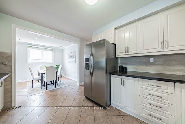 64 Forest Hill Cres
