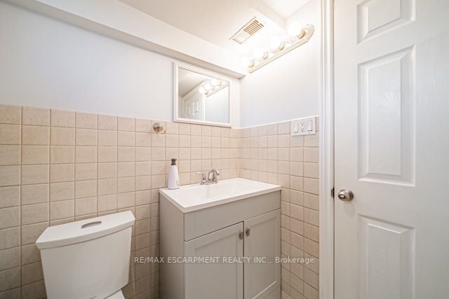 64 Forest Hill Cres