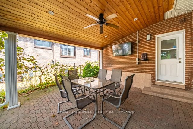 64 Forest Hill Cres