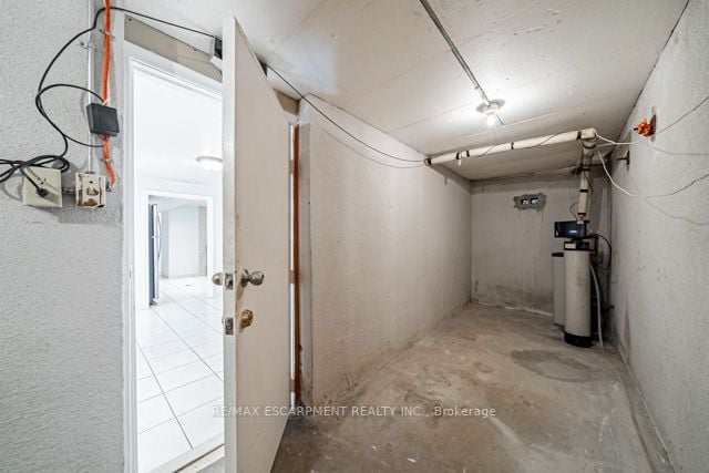 64 Forest Hill Cres