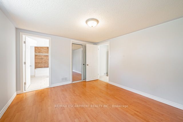 64 Forest Hill Cres