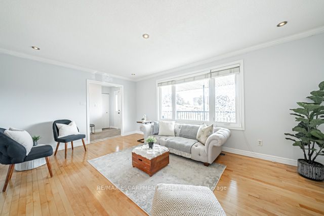 64 Forest Hill Cres