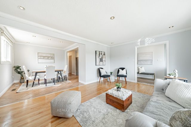 64 Forest Hill Cres