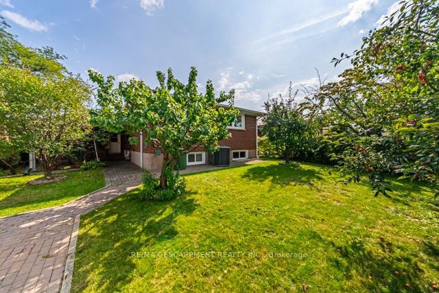 64 Forest Hill Cres