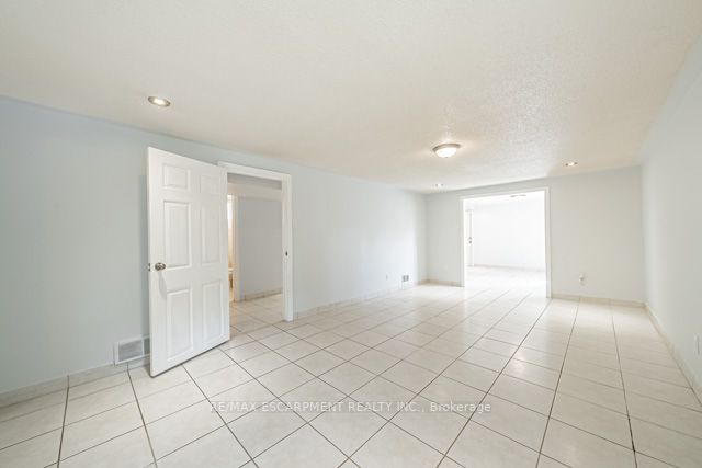 64 Forest Hill Cres