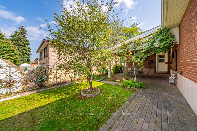 64 Forest Hill Cres