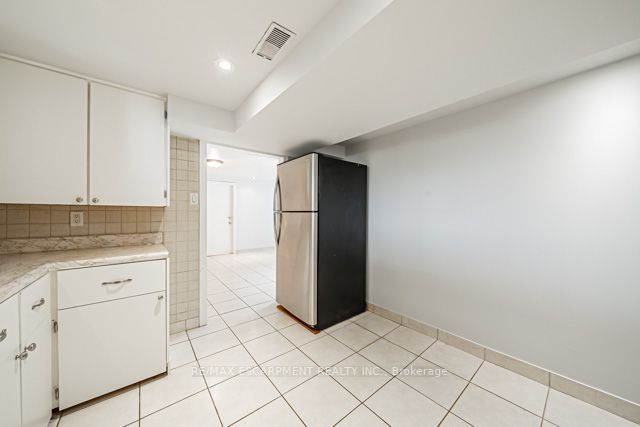 64 Forest Hill Cres