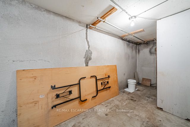 64 Forest Hill Cres