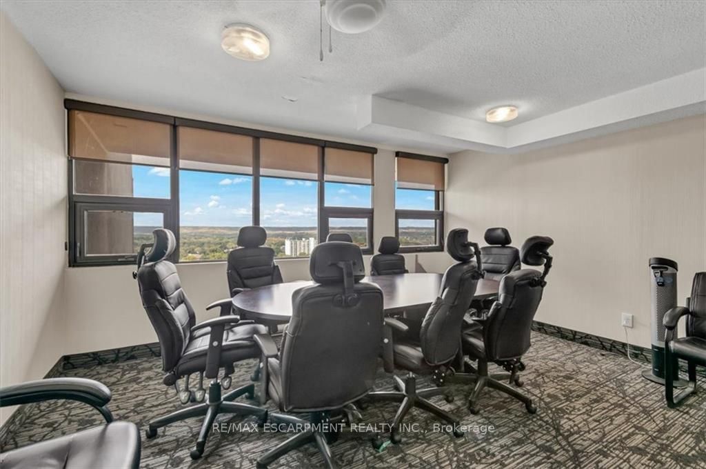 75 Queen St N, #603