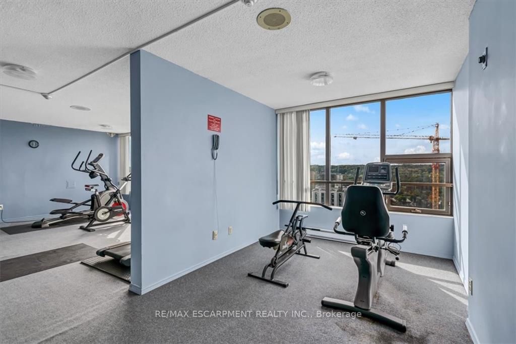 75 Queen St N, #603