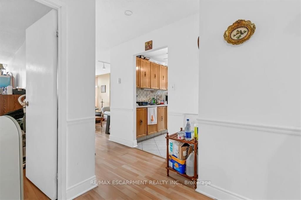75 Queen St N, #603