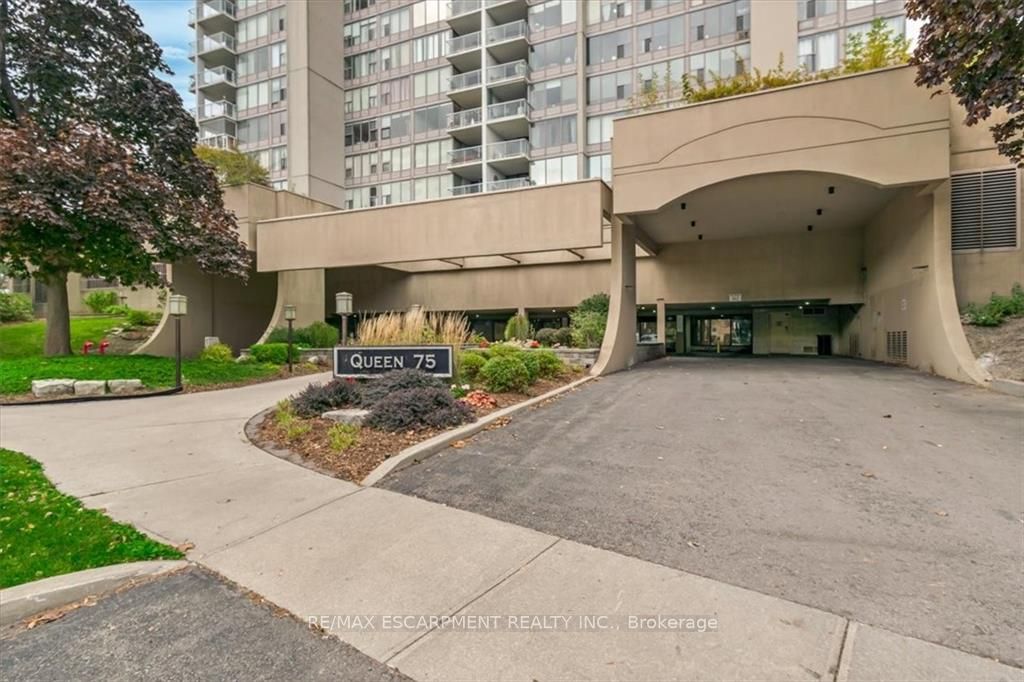 75 Queen St N, #603