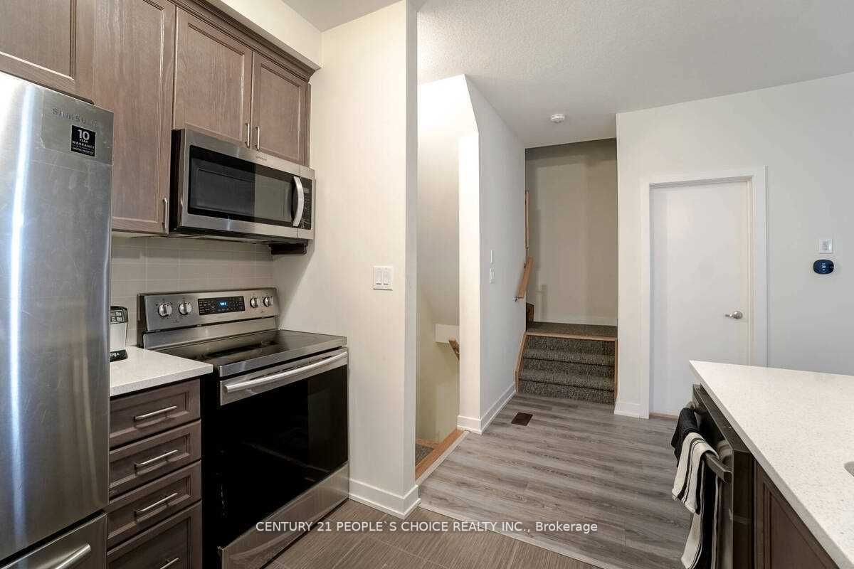 590 North Service Rd, #101