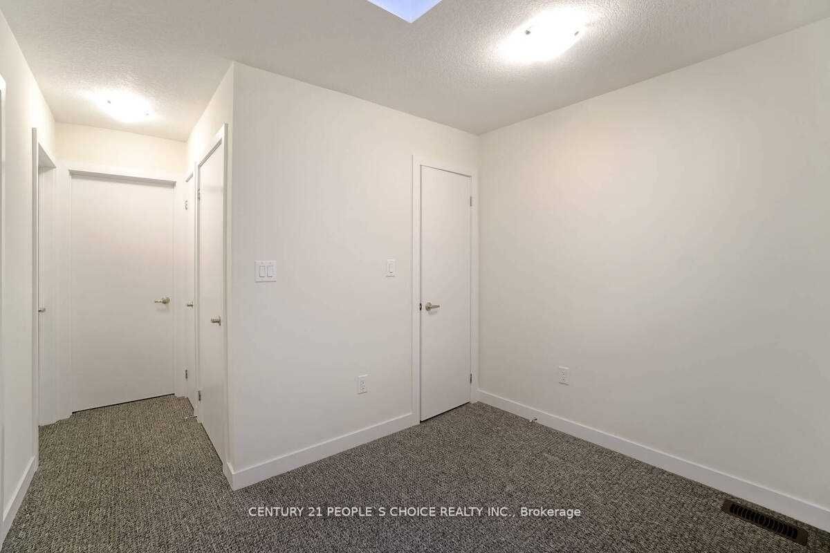 590 North Service Rd, #101