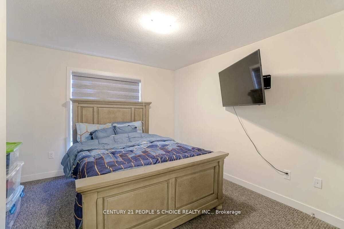 590 North Service Rd, #101