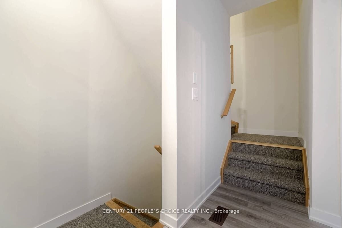 590 North Service Rd, #101