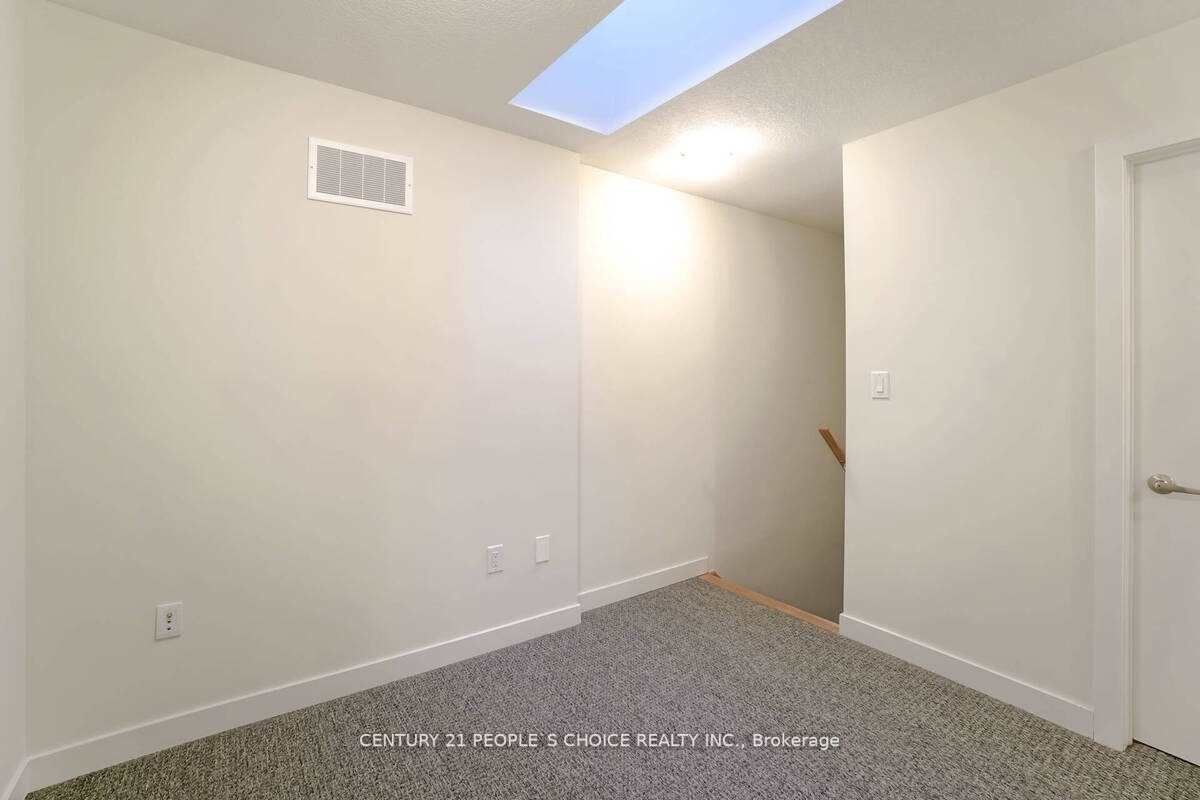 590 North Service Rd, #101