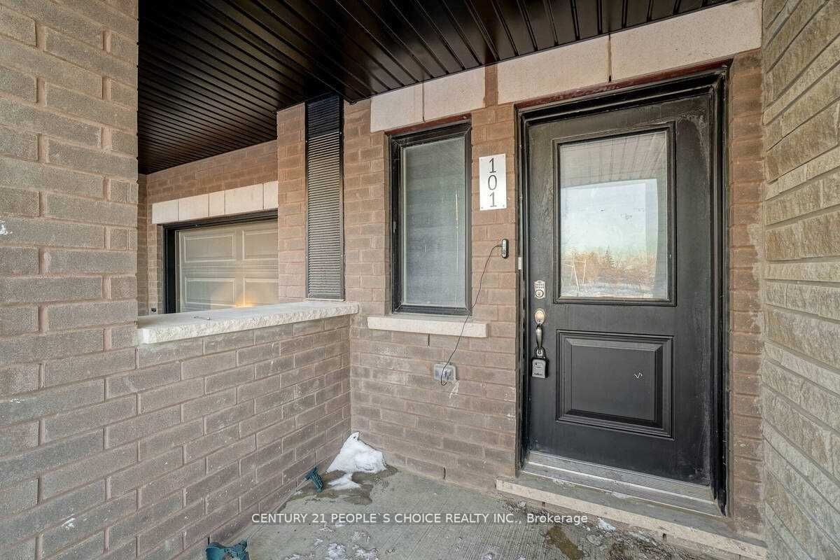 590 North Service Rd, #101