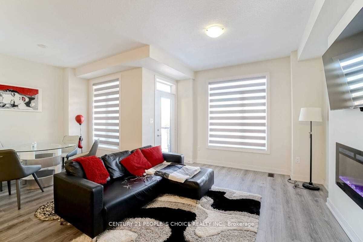 590 North Service Rd, #101