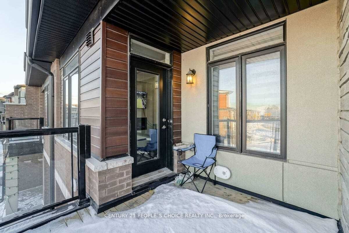 590 North Service Rd, #101