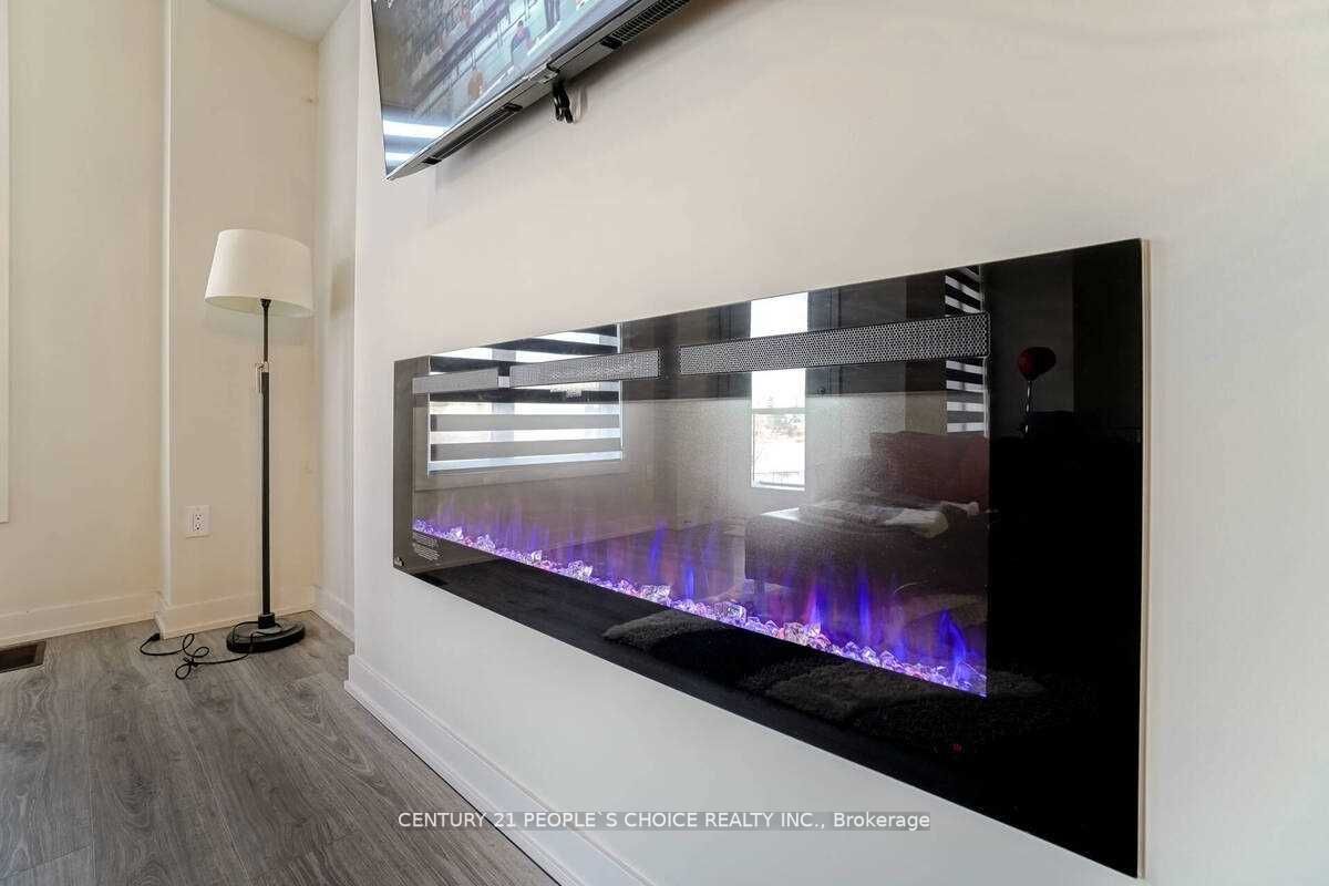 590 North Service Rd, #101