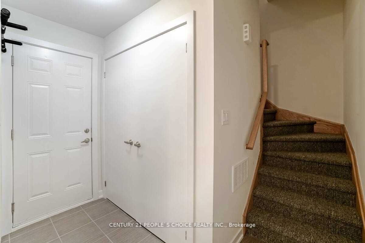 590 North Service Rd, #101