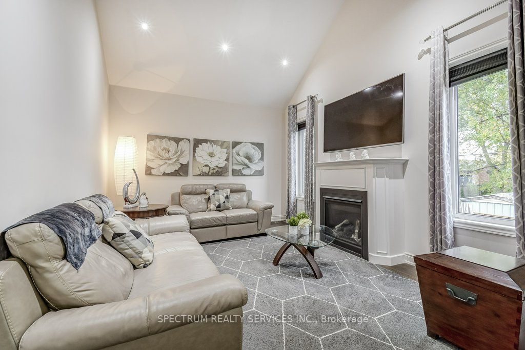 35 Chaumont Drive