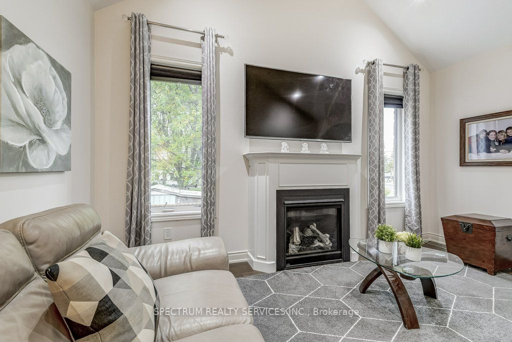 35 Chaumont Drive