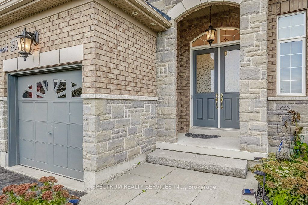 35 Chaumont Drive