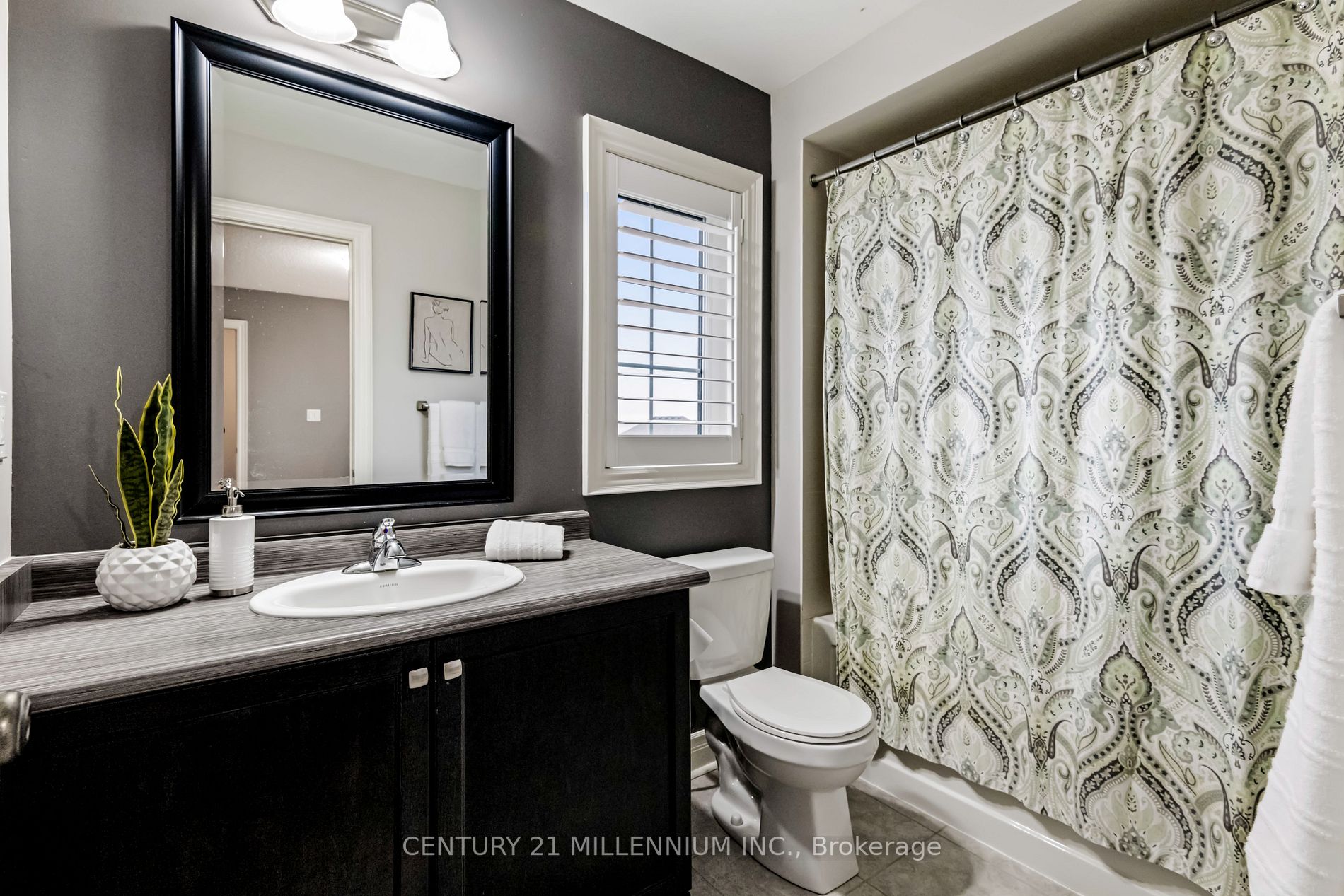 28 Mitchell Cres
