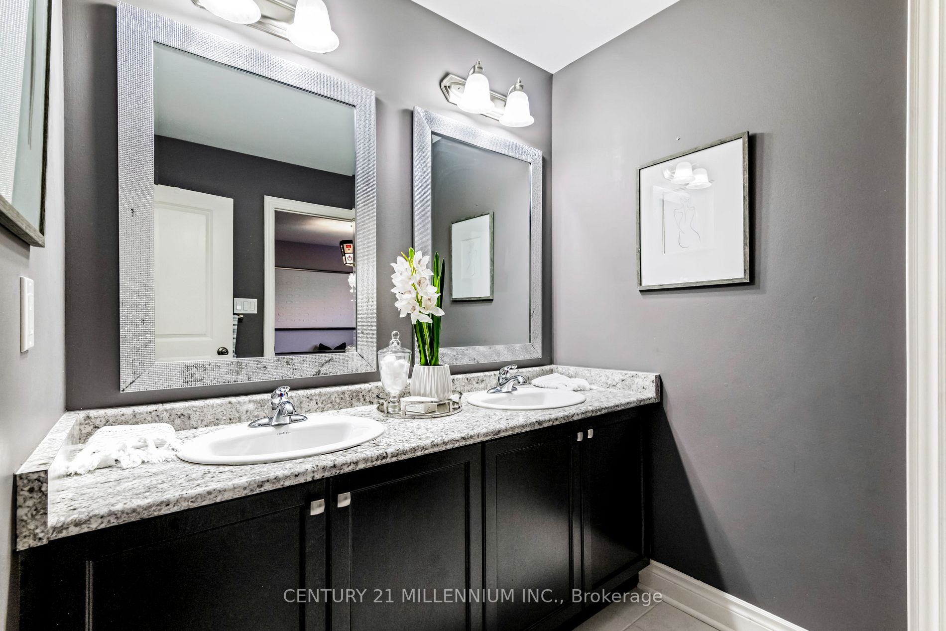 28 Mitchell Cres