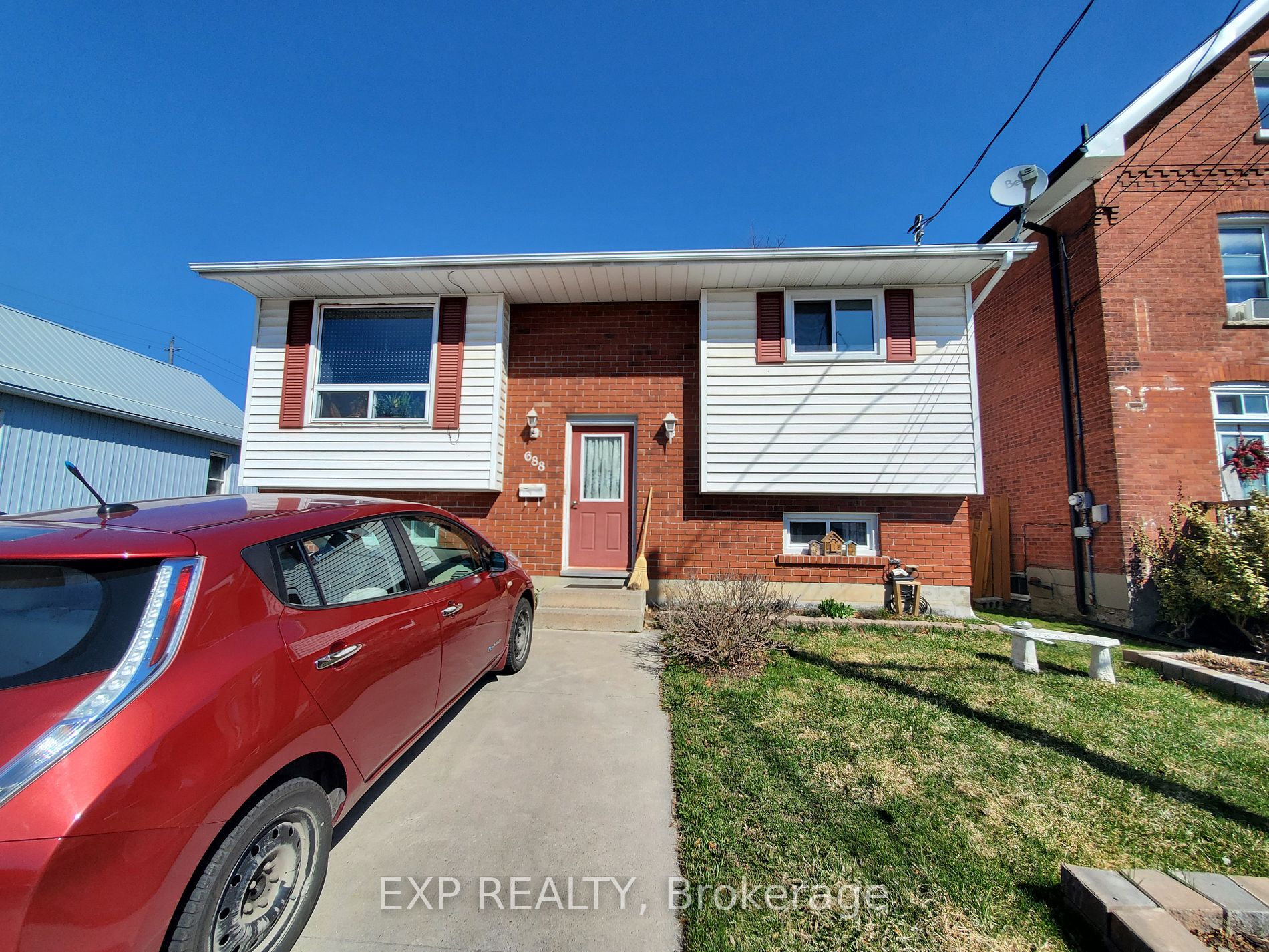 688 Frank St