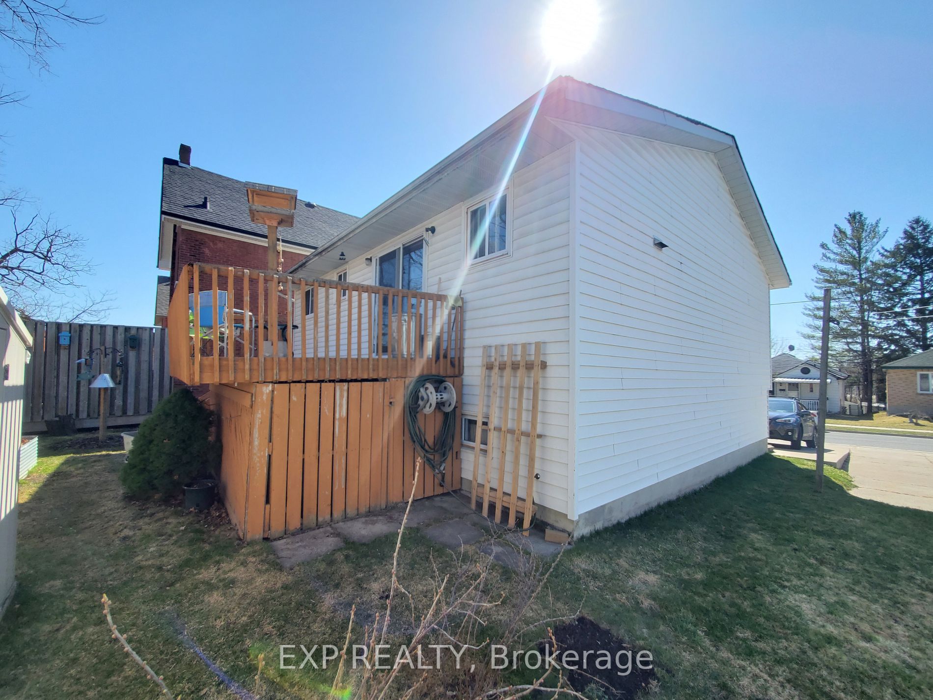 688 Frank St