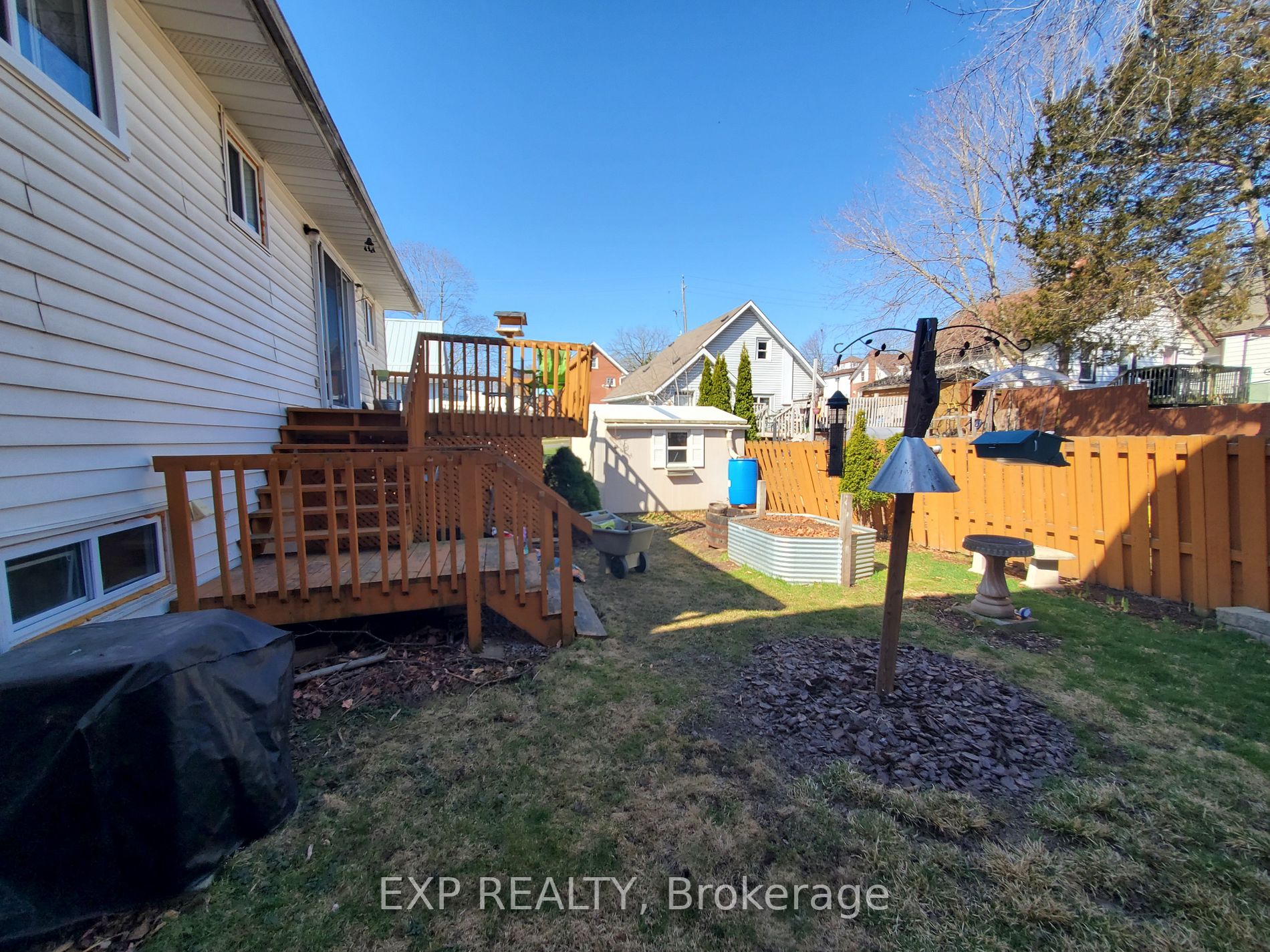 688 Frank St