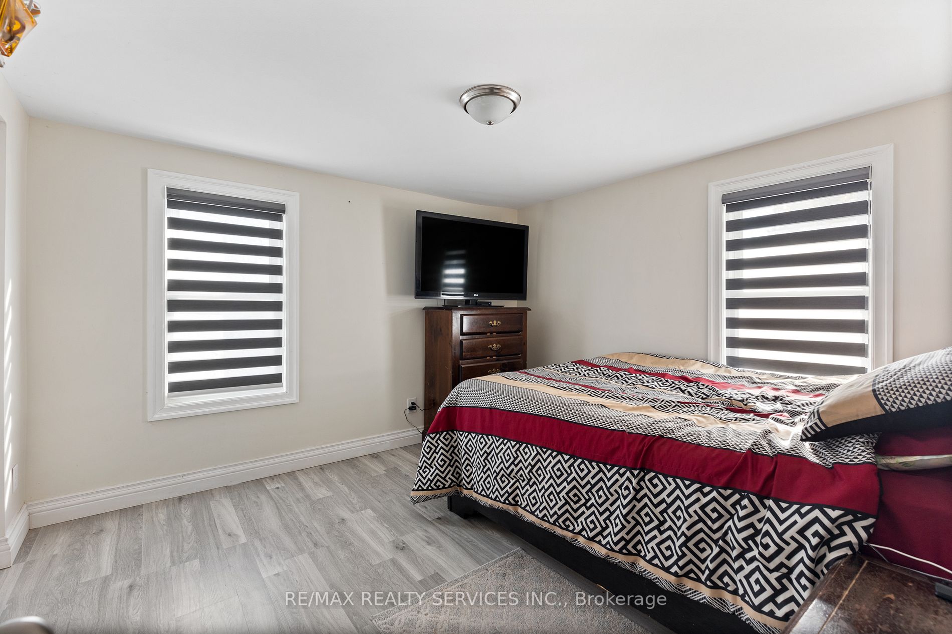 1032 Lauzon Rd